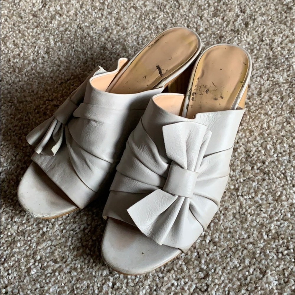 Bow tie slip on sandals